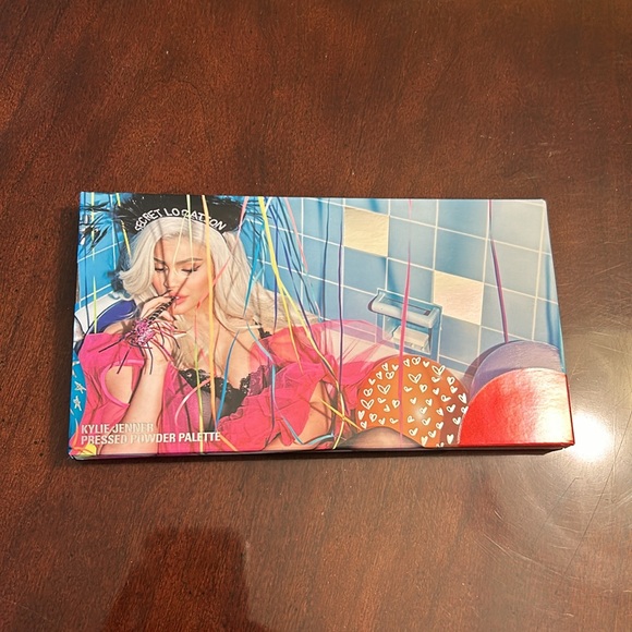 Kylie Sipping Pretty Birthday palette - Picture 5 of 6